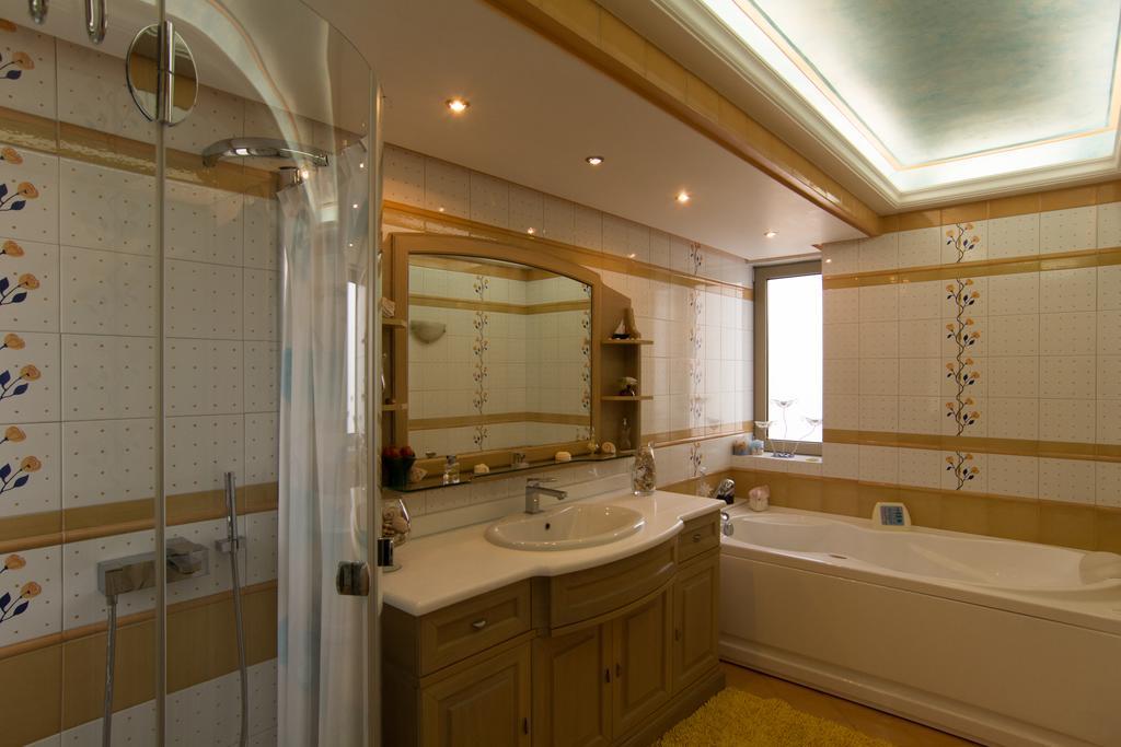 Villa Maira Luxurious With Private Swimming Pool Kórfos Exteriér fotografie